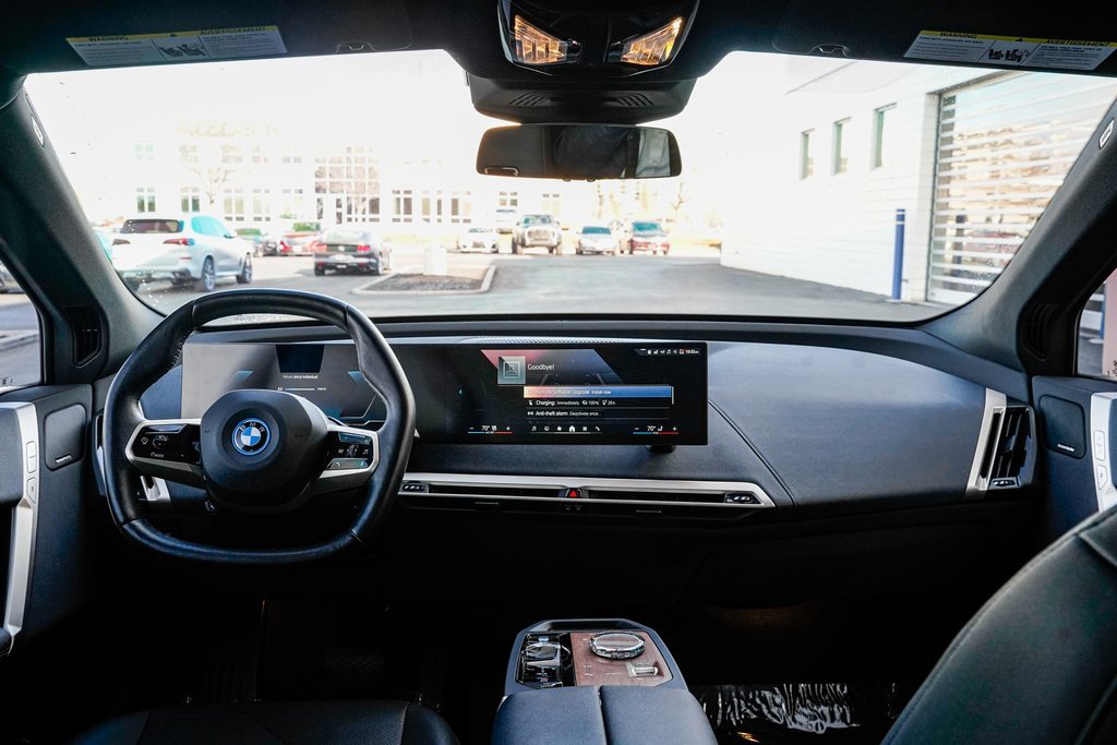 Used 2024 BMW iX xDrive50 w/ Premium Package image 12