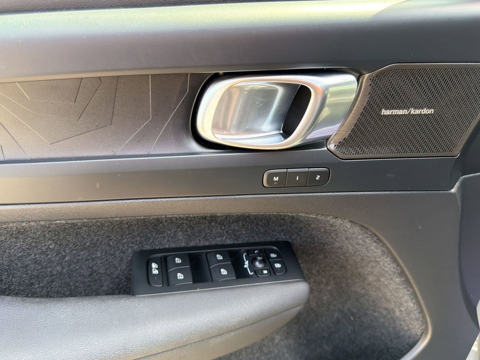 Certified 2023 Volvo C40 P8 Recharge Ultimate image 12