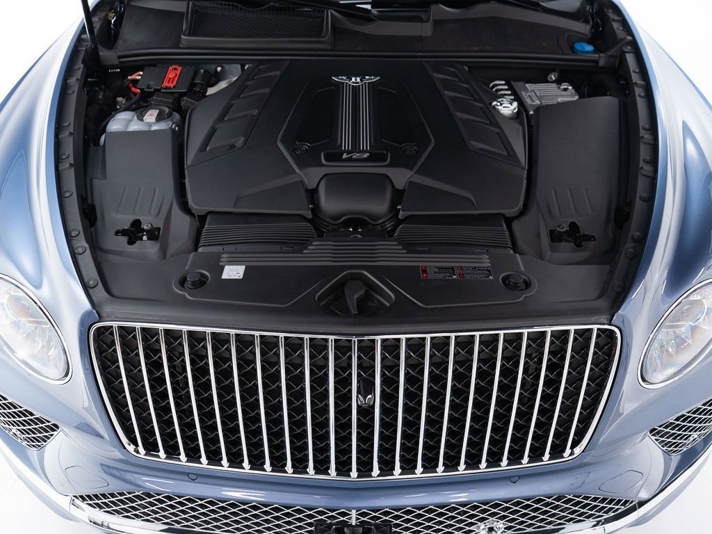Used 2025 Bentley Bentayga image 49