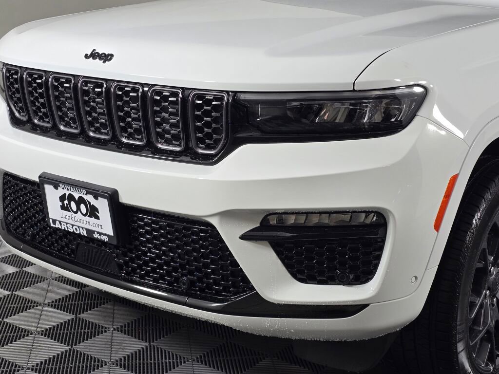 New 2025 Jeep Grand Cherokee Summit w/ Obsidian Package image 10