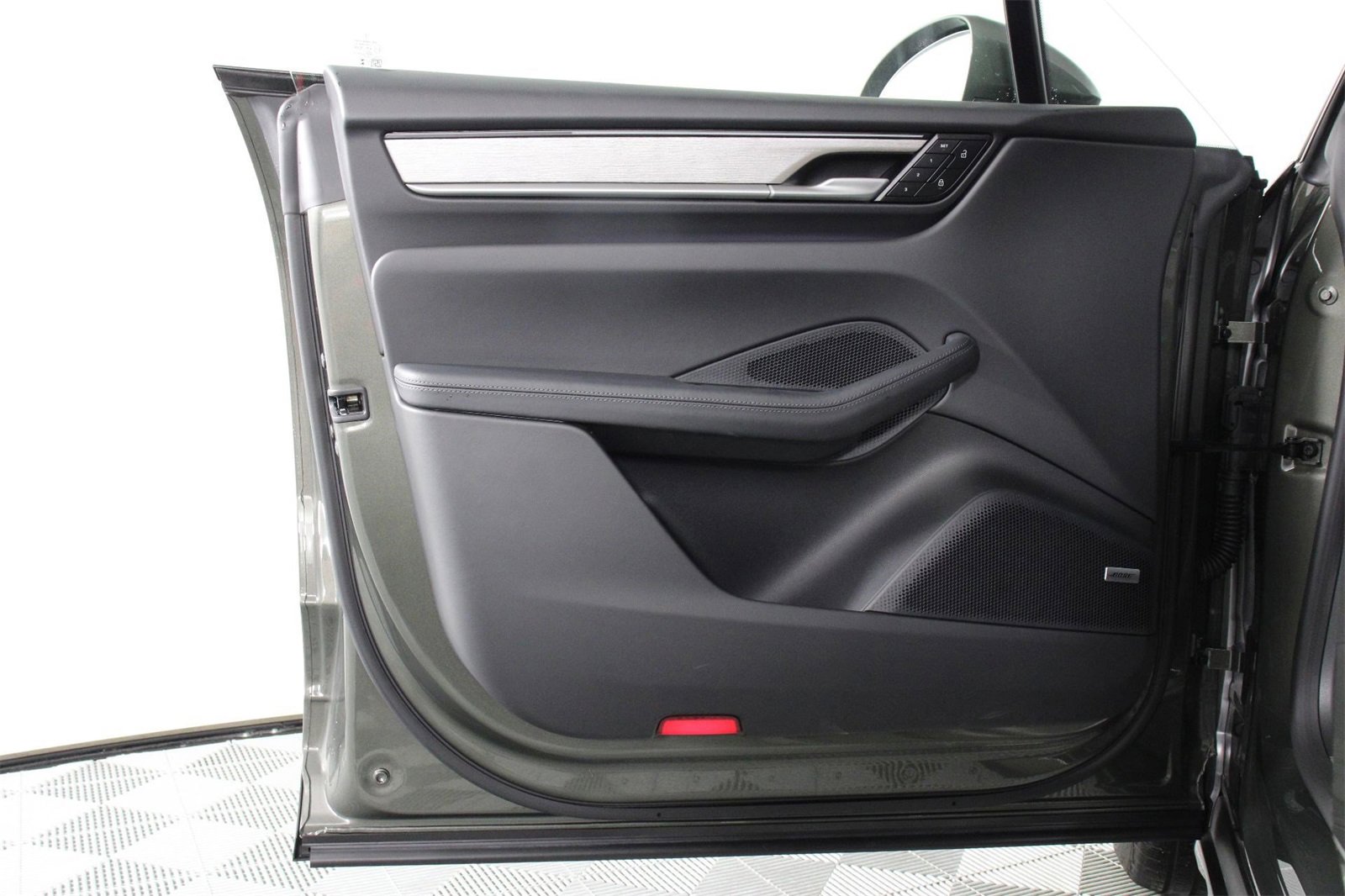 Used 2025 Porsche Macan Electric image 20