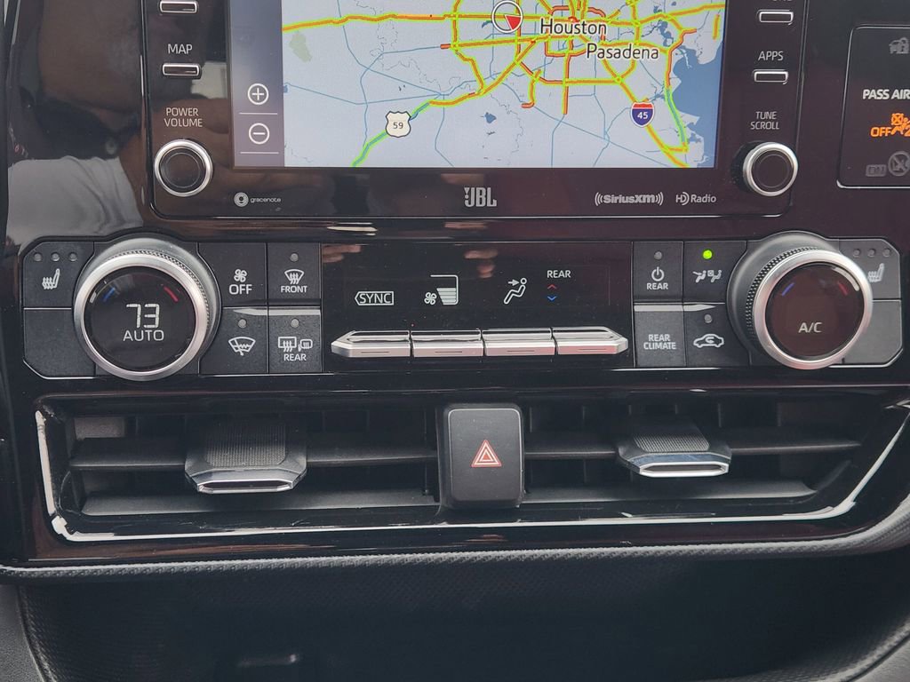 Used 2021 Toyota Highlander XSE FWD image 18