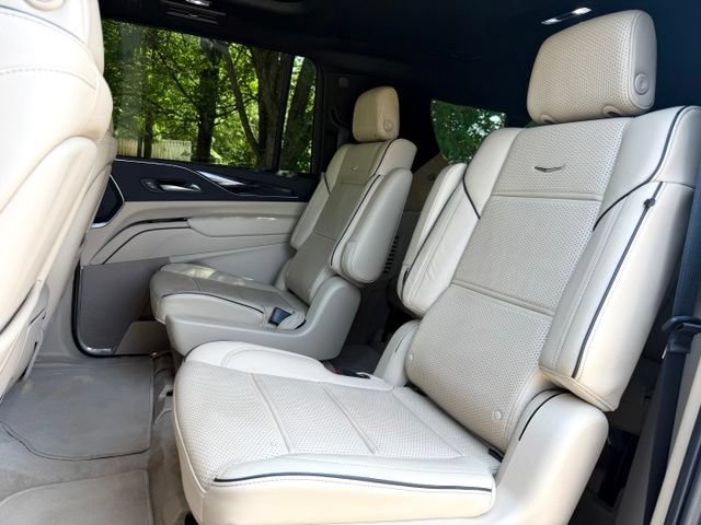 Used 2023 Cadillac Escalade ESV Premium Luxury AWD/4WD image 21