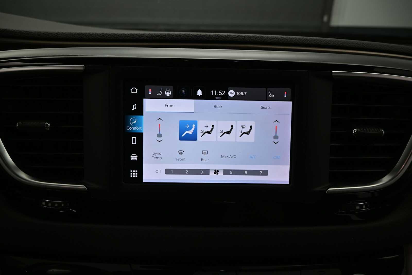 Used 2023 Chrysler Voyager LX FWD image 15
