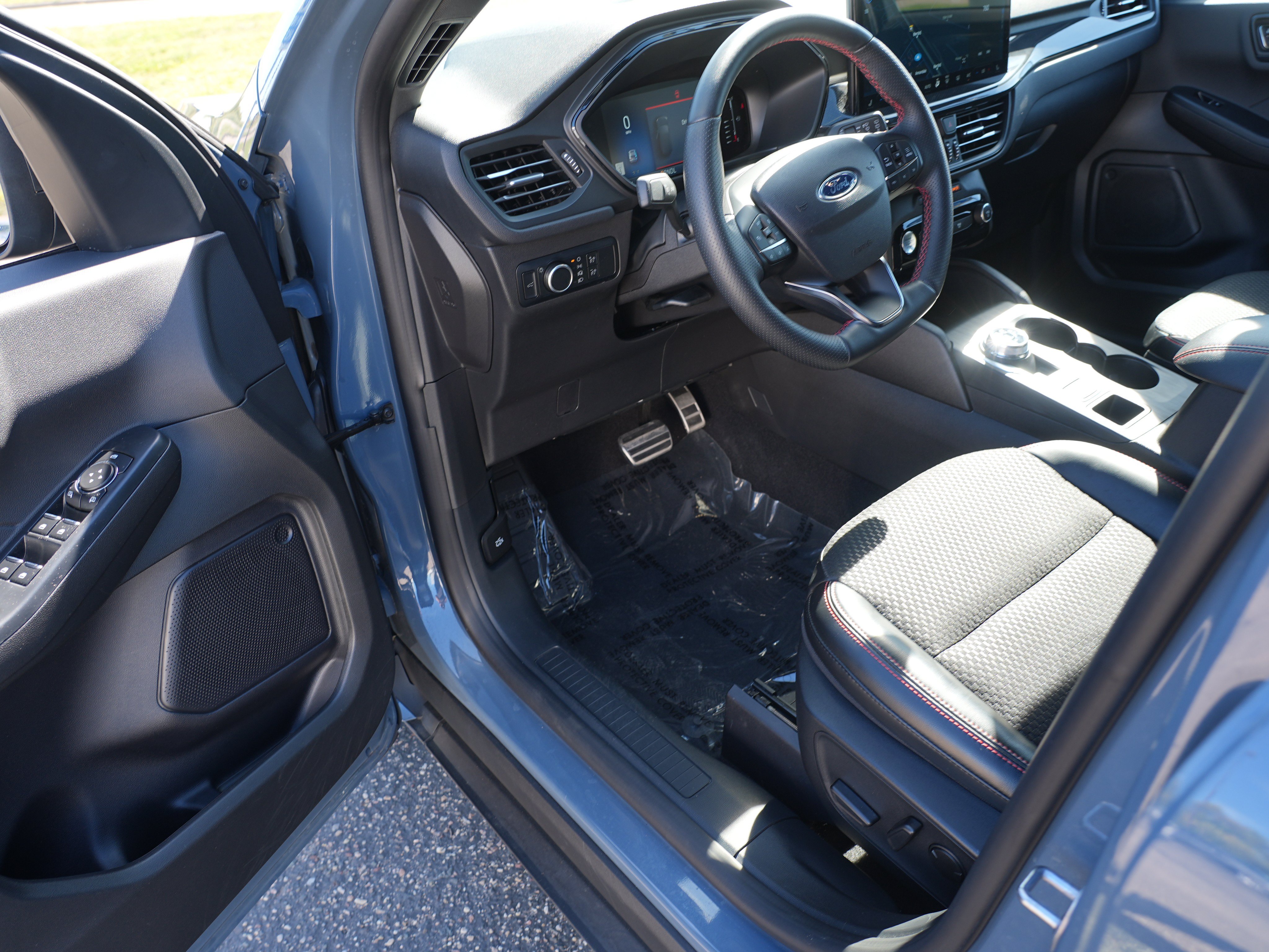 Used 2024 Ford Escape ST-Line w/ Tech Pack #1 AWD/4WD image 15