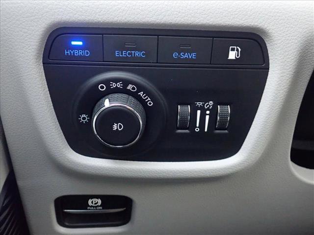 Used 2022 Jeep Grand Cherokee Overland w/ Advanced Protech Group III AWD/4WD image 26