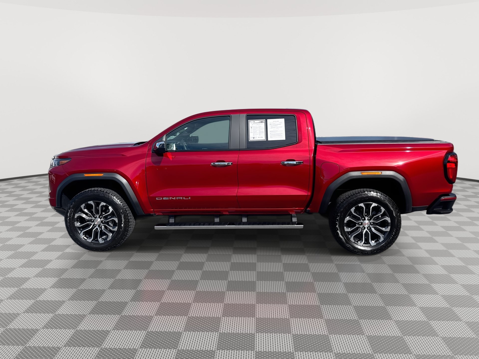 Used 2025 GMC Canyon Denali AWD/4WD image 5