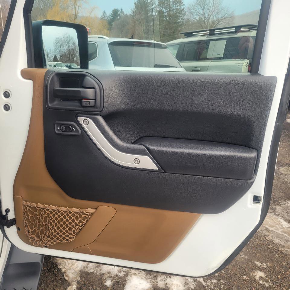 Used 2017 Jeep Wrangler Unlimited Sahara w/ Connectivity Group image 23