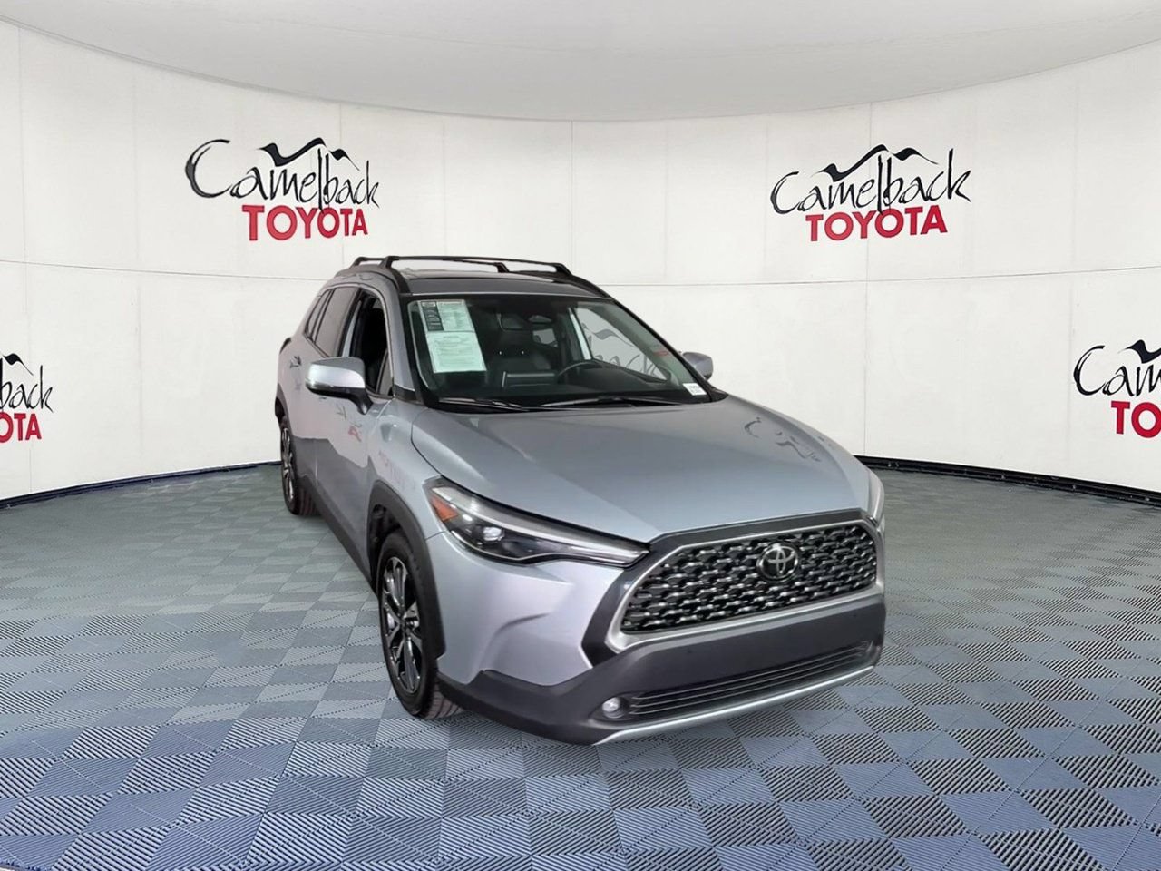 Used 2024 Toyota Corolla Cross XLE w/ Convenience Package FWD image 4