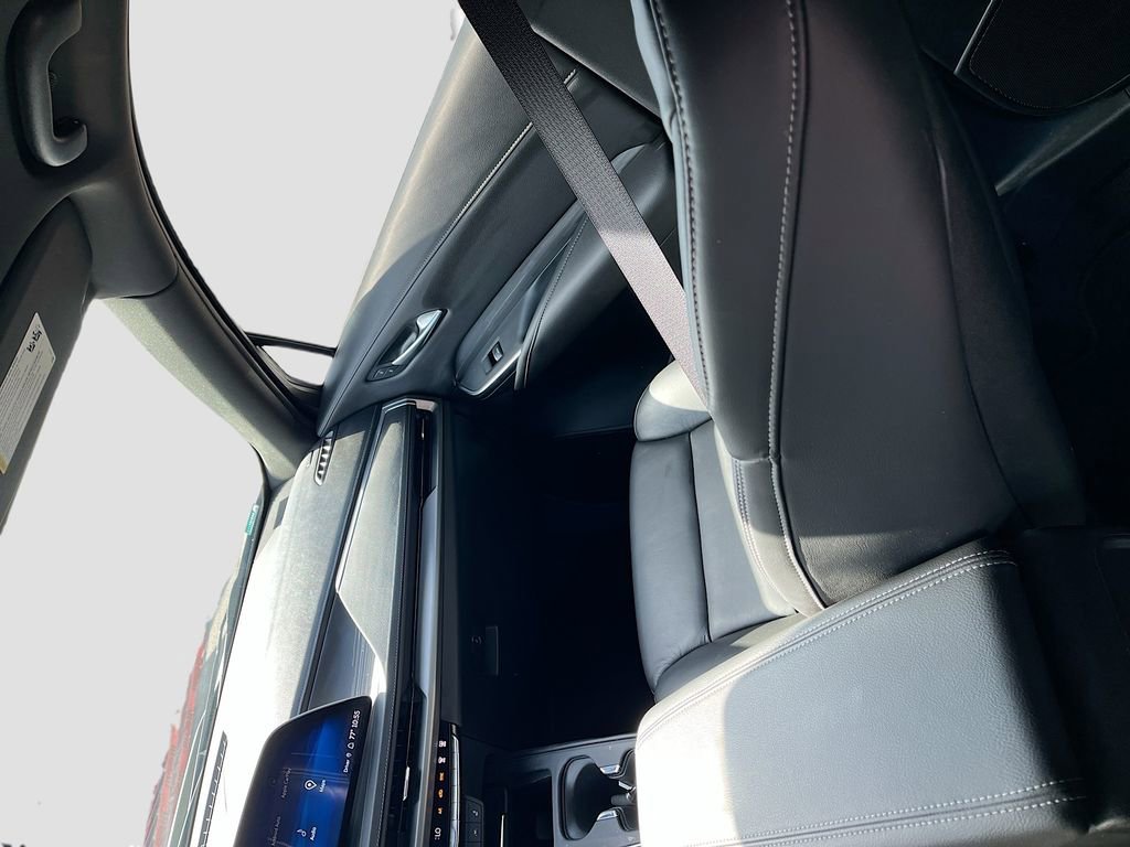 Used 2024 Cadillac XT4 Premium Luxury w/ Cold Weather Package FWD image 22