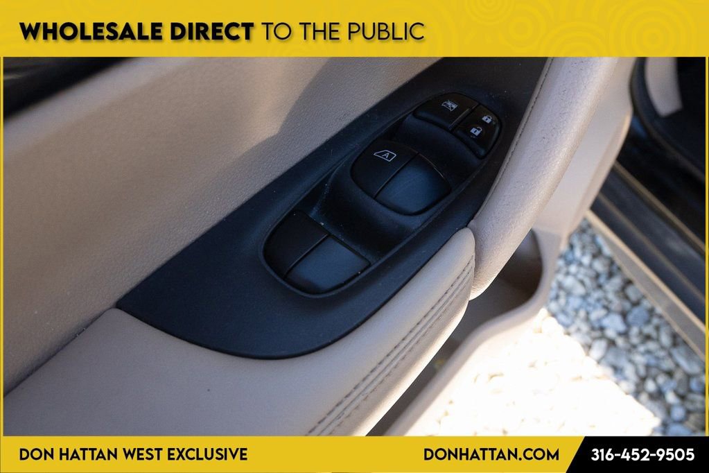 Used 2017 Nissan Rogue SV w/ SV Premium Package image 15