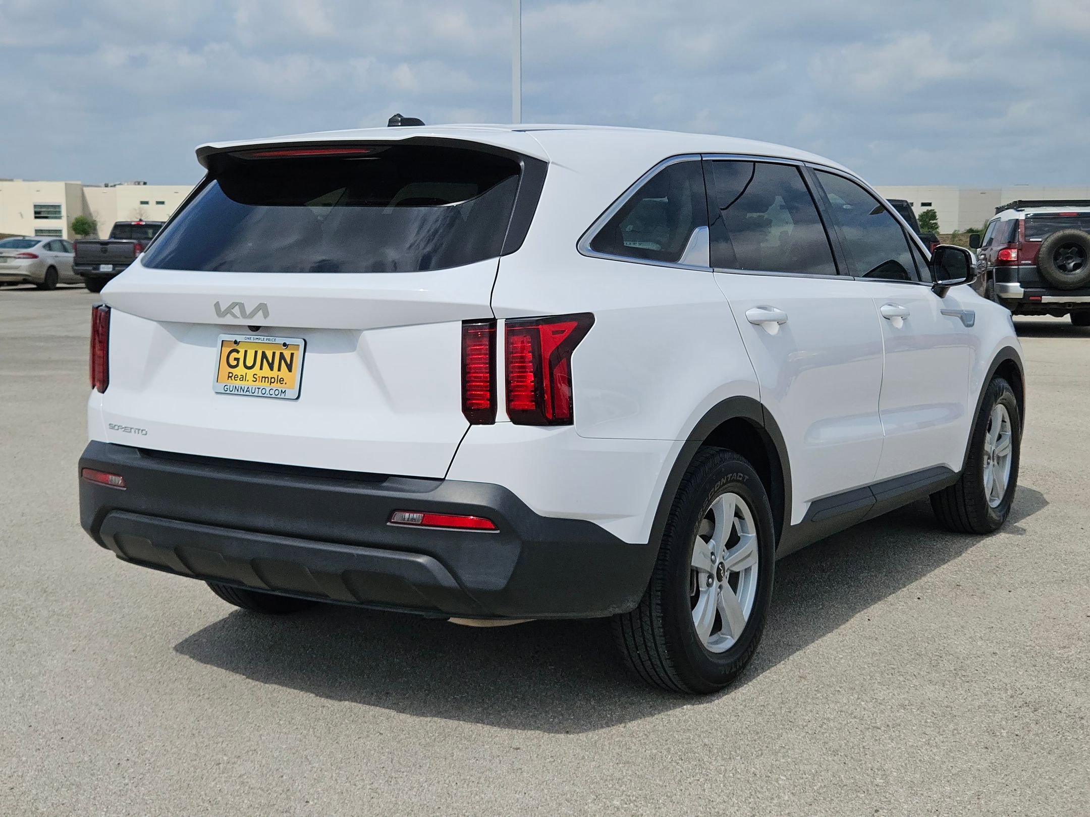 Used 2023 Kia Sorento LX FWD image 3