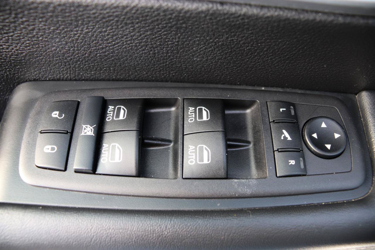 Used 2026 Chrysler Pacifica Limited FWD image 55