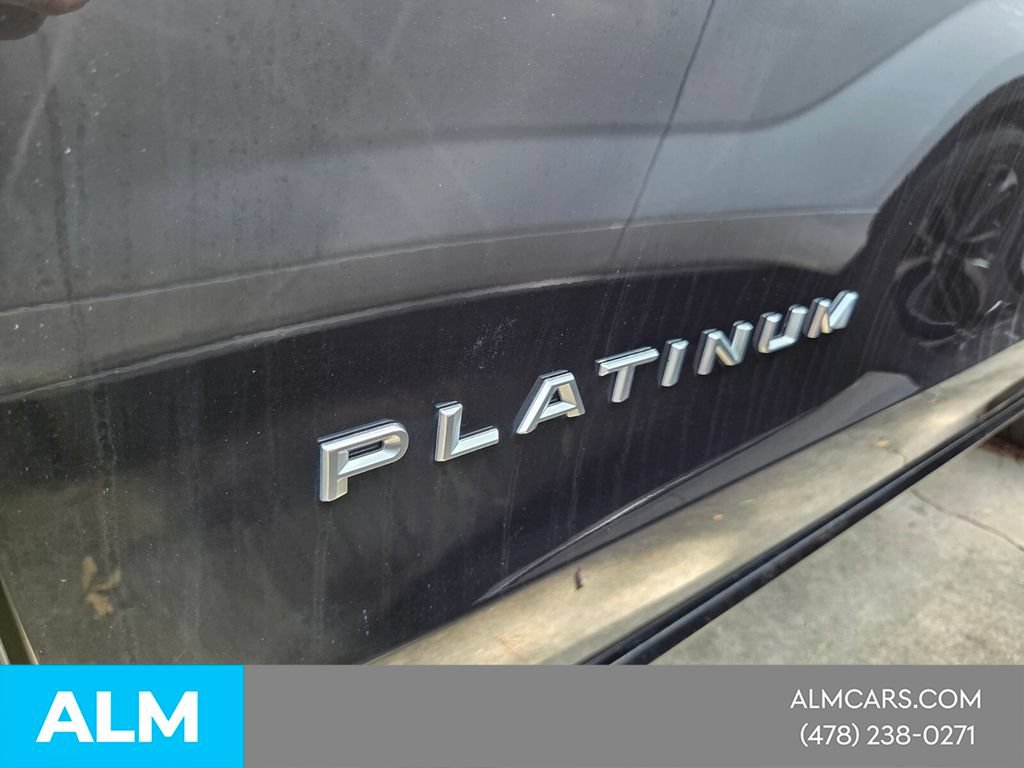 Used 2025 Ford Expedition Platinum AWD/4WD image 3