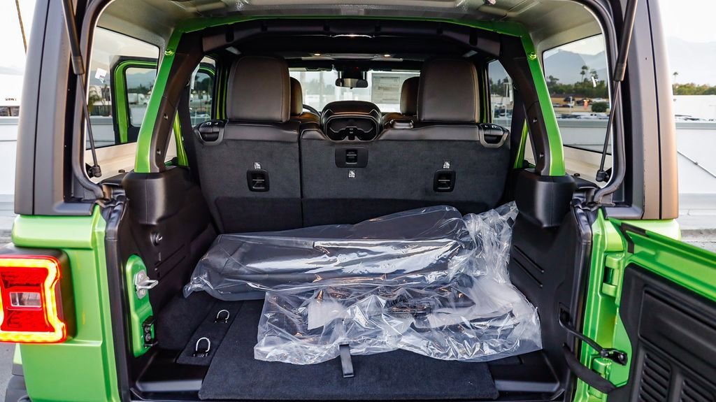 New 2025 Jeep Wrangler Unlimited Rubicon image 27