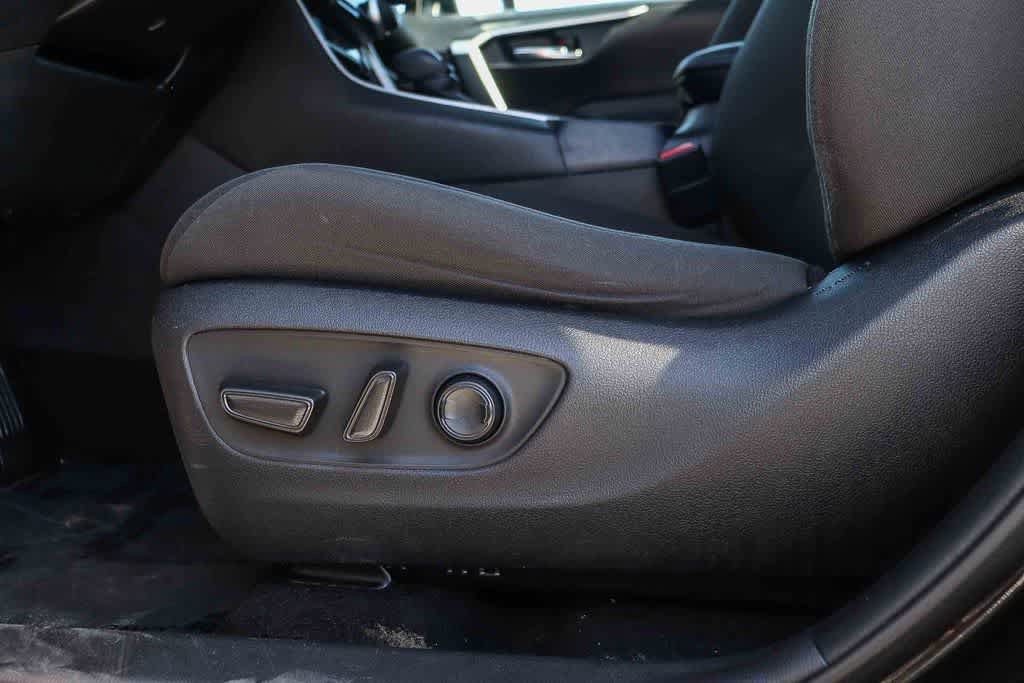 Used 2021 Toyota RAV4 XLE FWD image 20