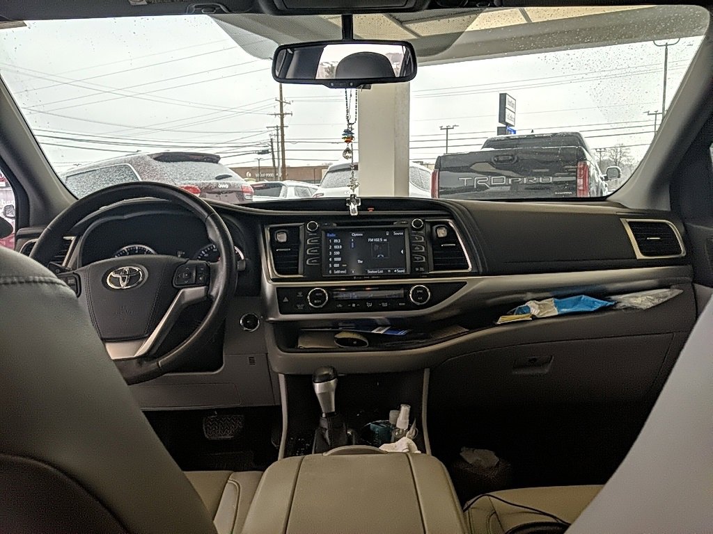 Used 2016 Toyota Highlander XLE image 12