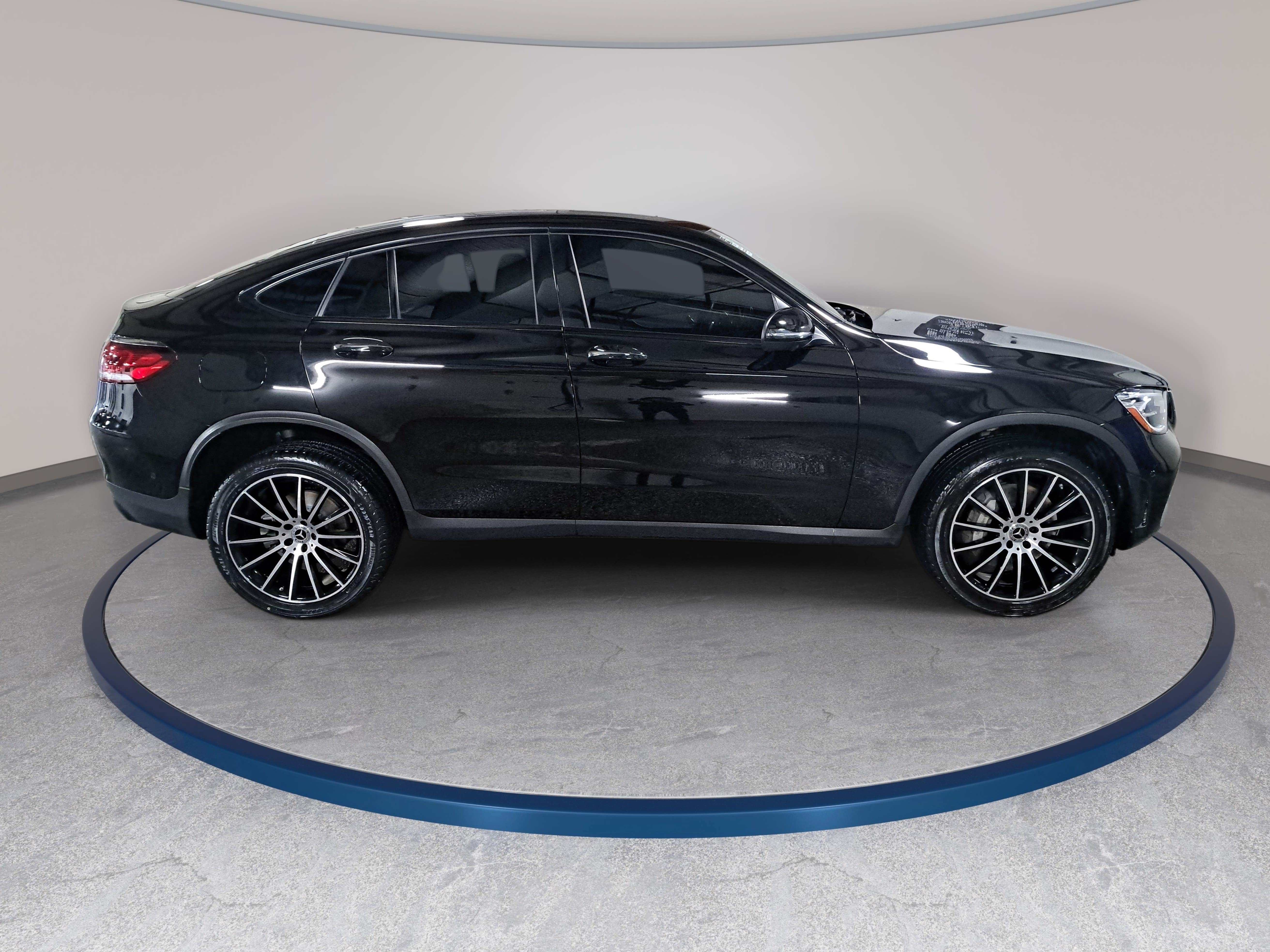 Used 2023 Mercedes-Benz GLC 300 4MATIC Coupe image 4