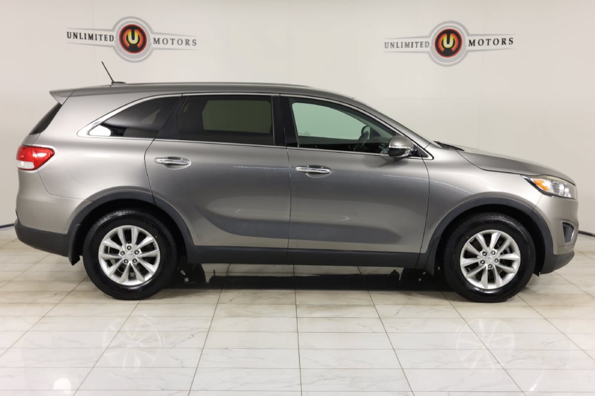 Used 2016 Kia Sorento L FWD image 2