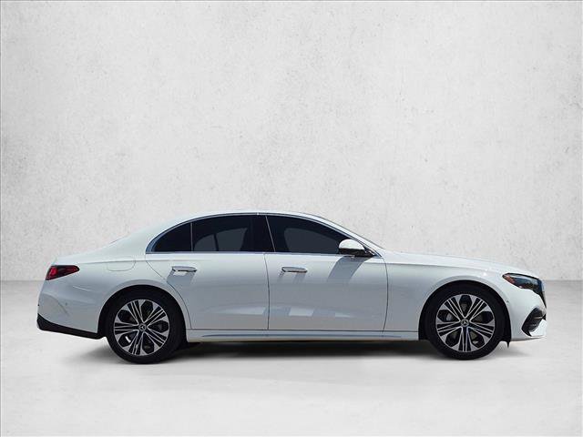 Used 2025 Mercedes-Benz E 350 4MATIC Sedan image 4