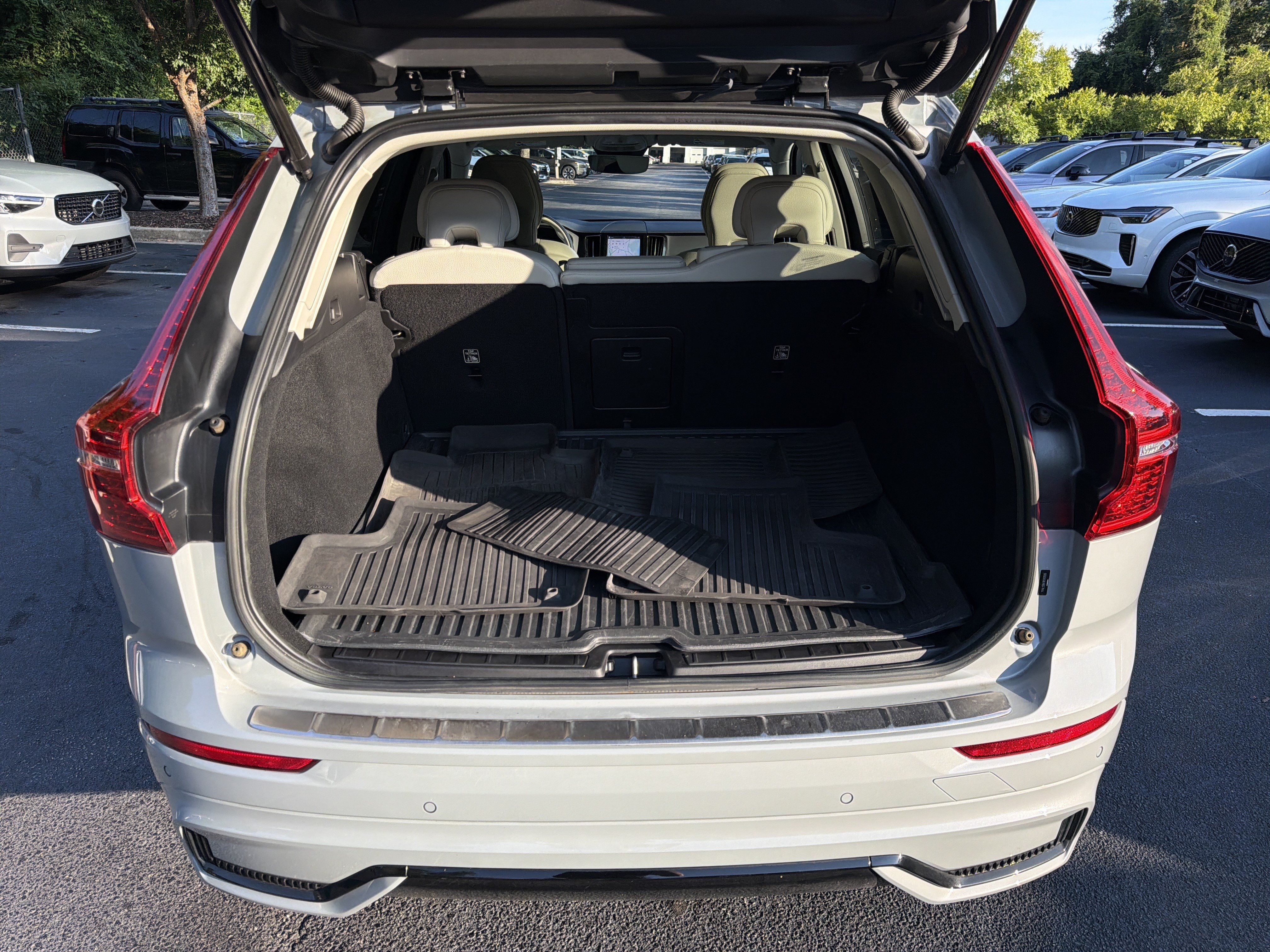 Certified 2024 Volvo XC60 B5 Core w/ Protection Package Premier AWD/4WD image 34
