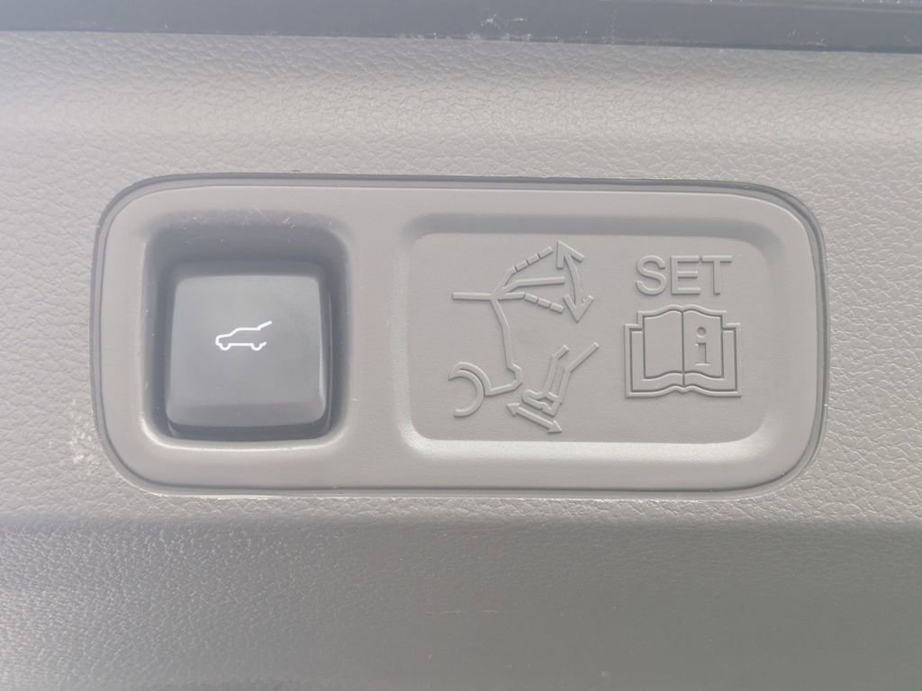 Used 2021 Ford Expedition XLT image 13