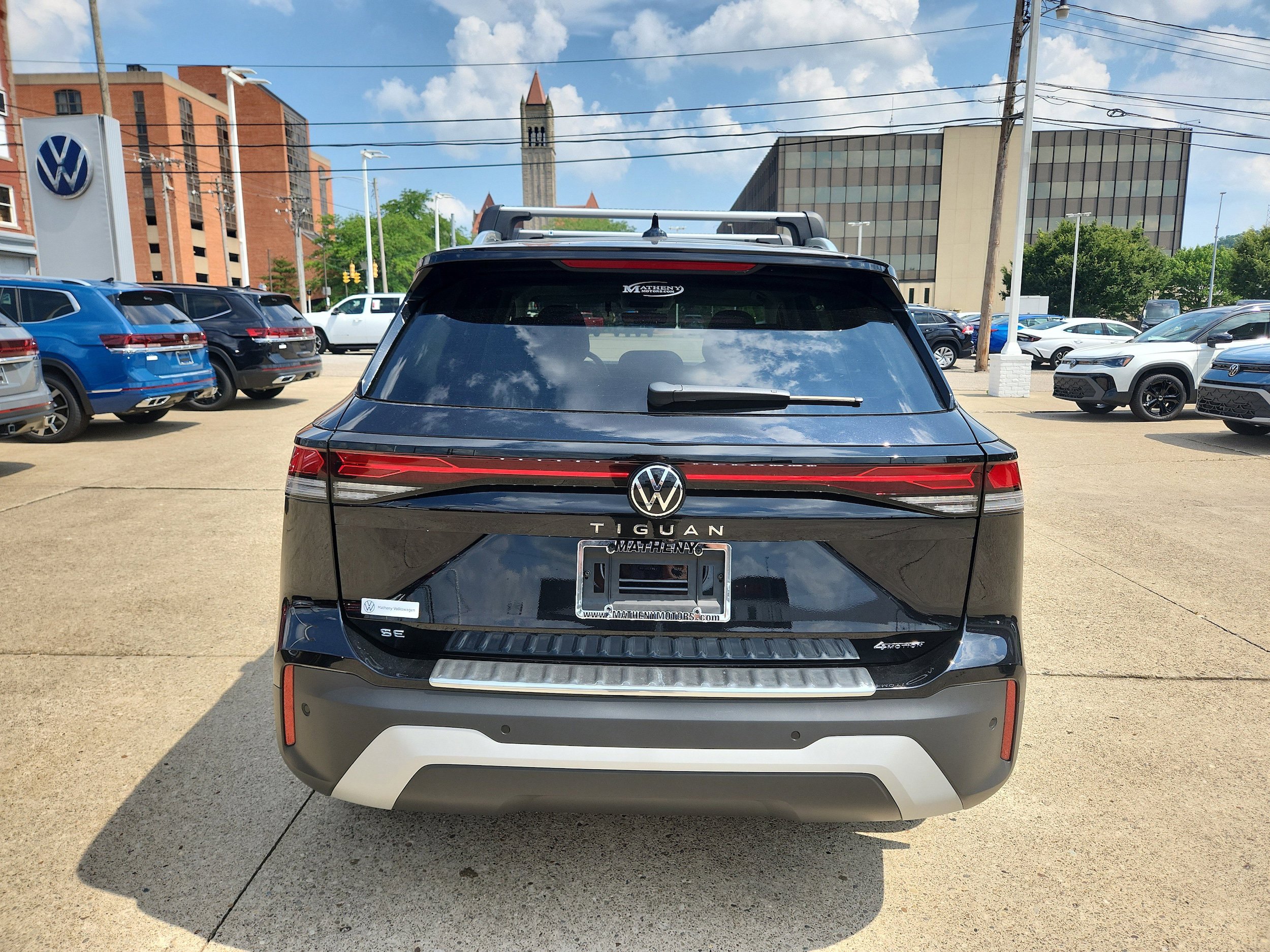 New 2025 Volkswagen Tiguan SE AWD/4WD image 4