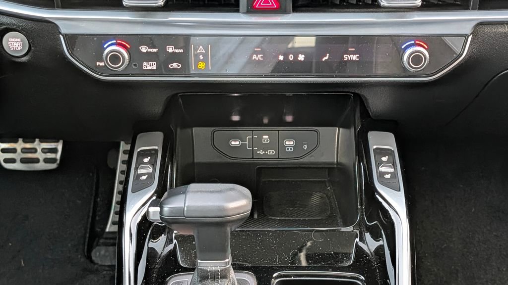 Used 2024 Kia Sorento SX image 31