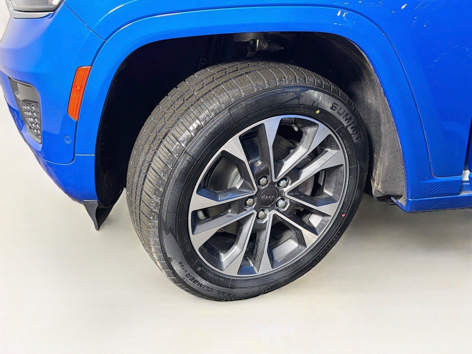 Used 2022 Jeep Grand Cherokee Overland w/ Advanced Protech Group III AWD/4WD image 38