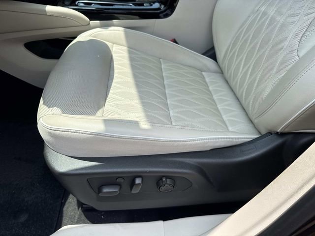 Used 2021 Buick Envision Avenir w/ Technology Package II FWD image 22