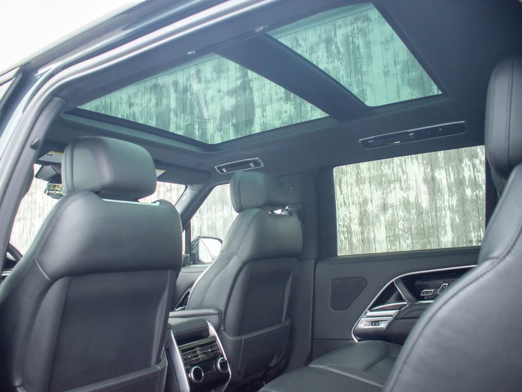 Used 2023 Land Rover Range Rover Long Wheelbase SE image 34