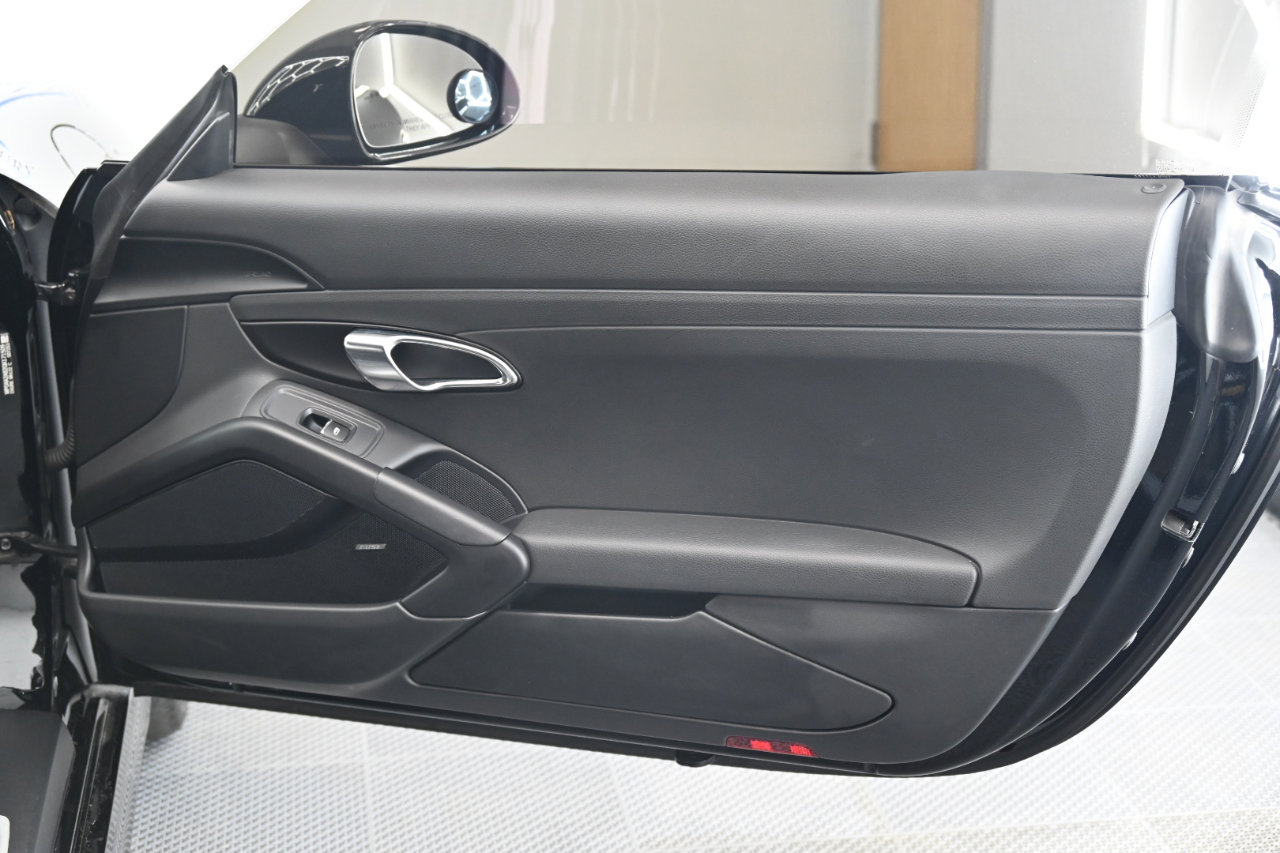 Used 2016 Porsche Cayman image 22