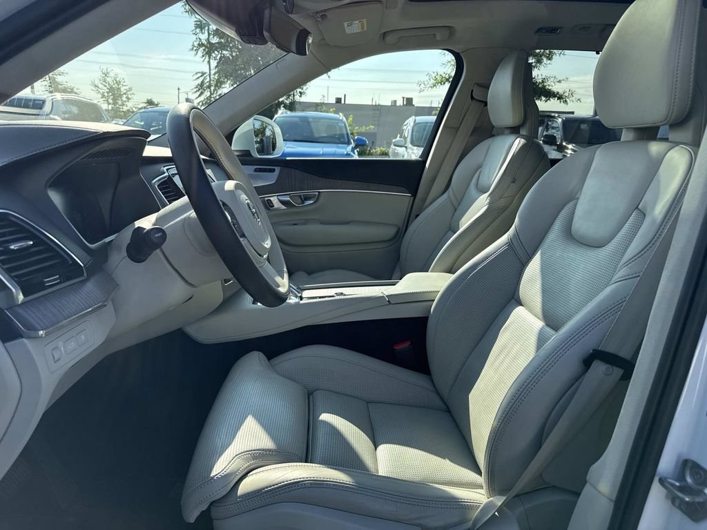 Used 2022 Volvo XC90 T8 Inscription w/ Lounge Package AWD/4WD image 10