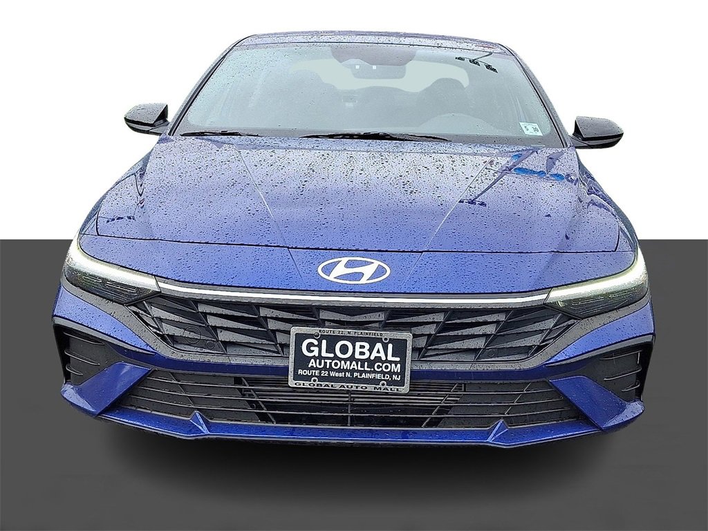 Used 2025 Hyundai Elantra Sport image 2