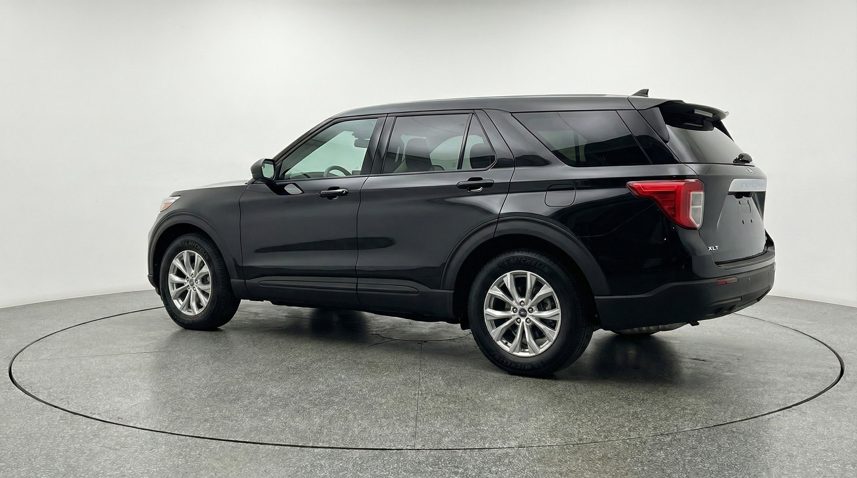 Used 2024 Ford Explorer Limited image 6