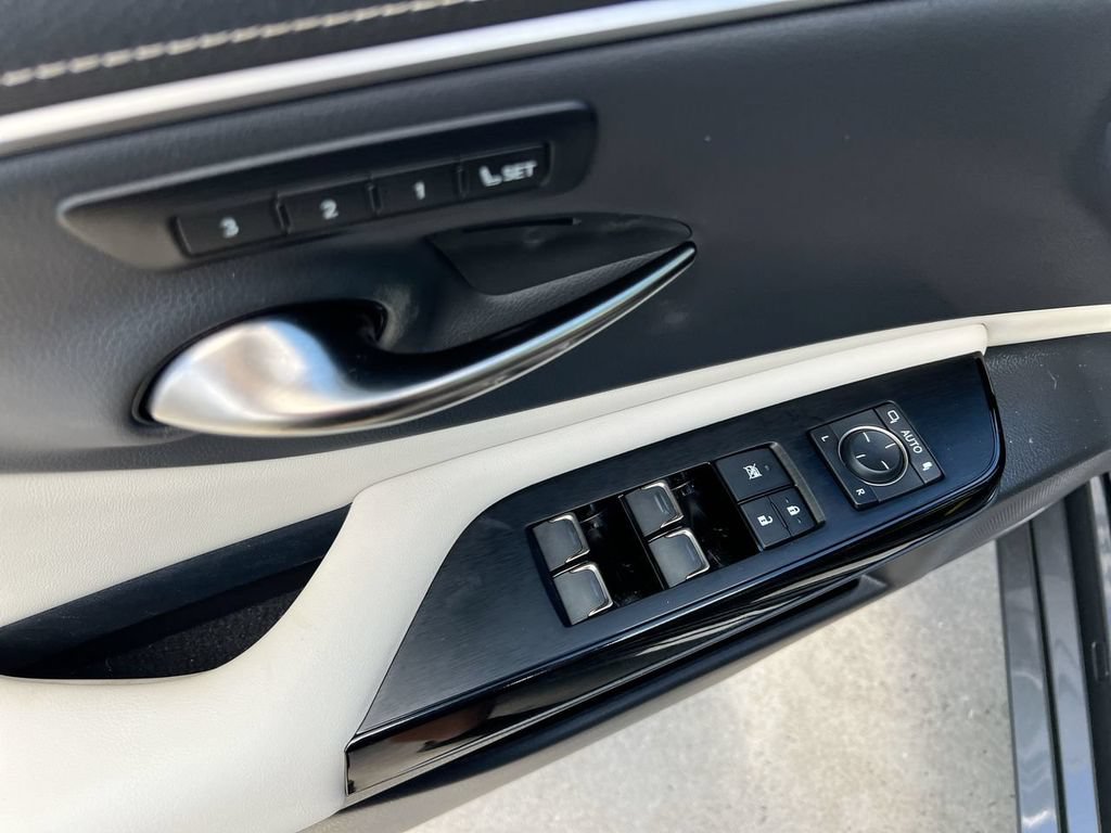 Certified 2024 Lexus ES 350 F Sport w/ Technology Package FWD image 11