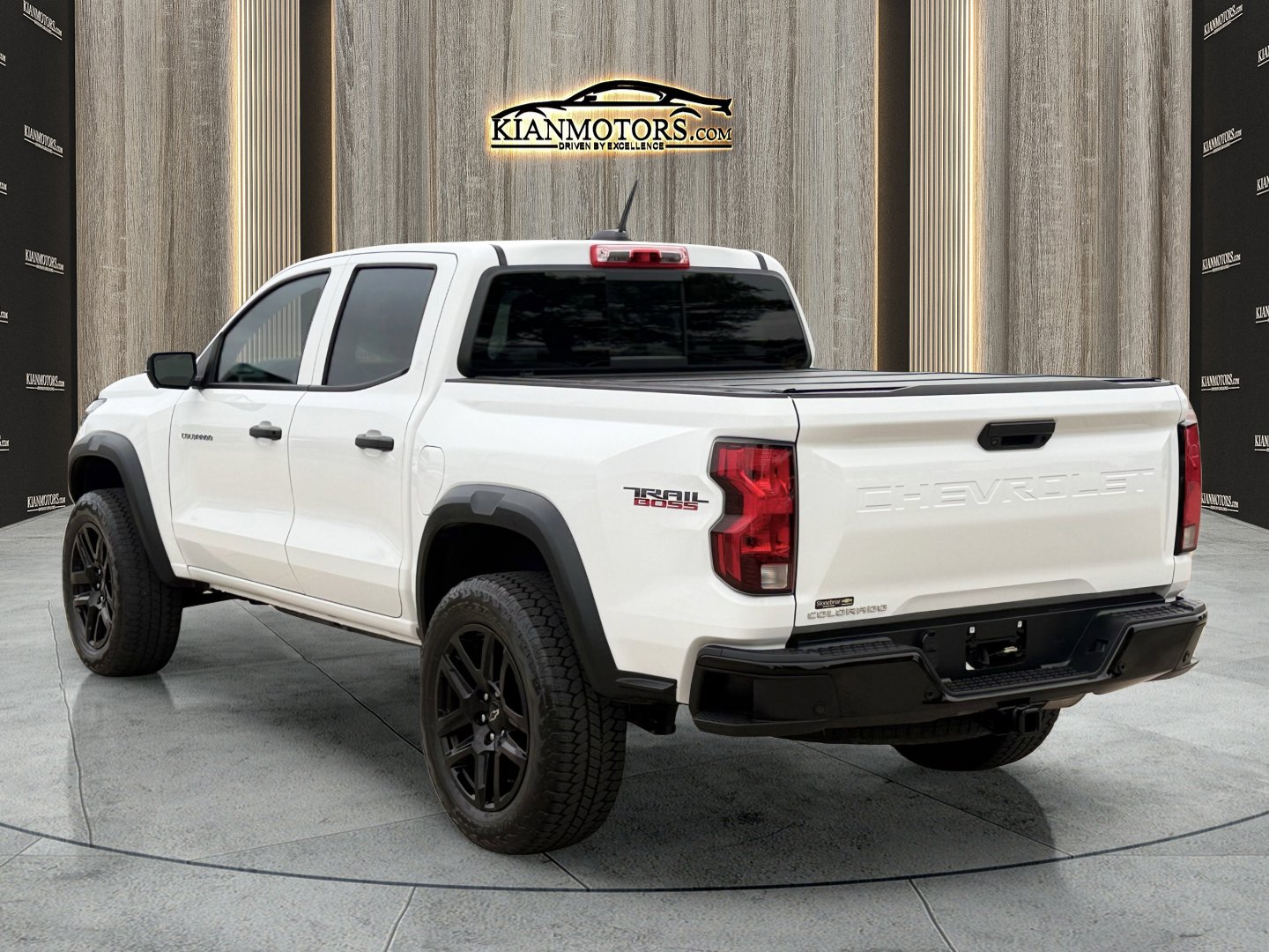 Used 2024 Chevrolet Colorado Trail Boss w/ Technology Package AWD/4WD image 7