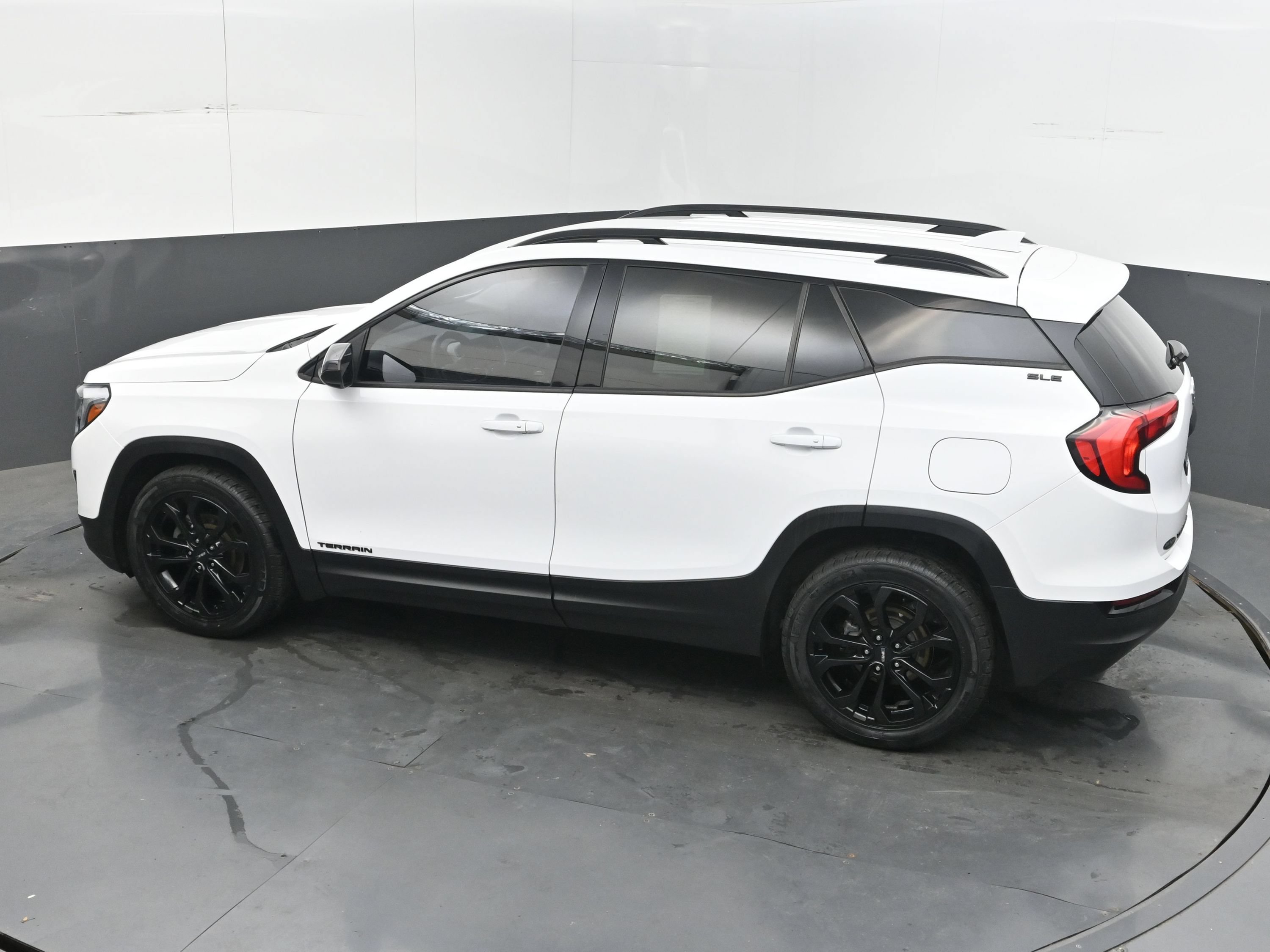 Used 2020 GMC Terrain SLE w/ Driver Convenience Package FWD image 33