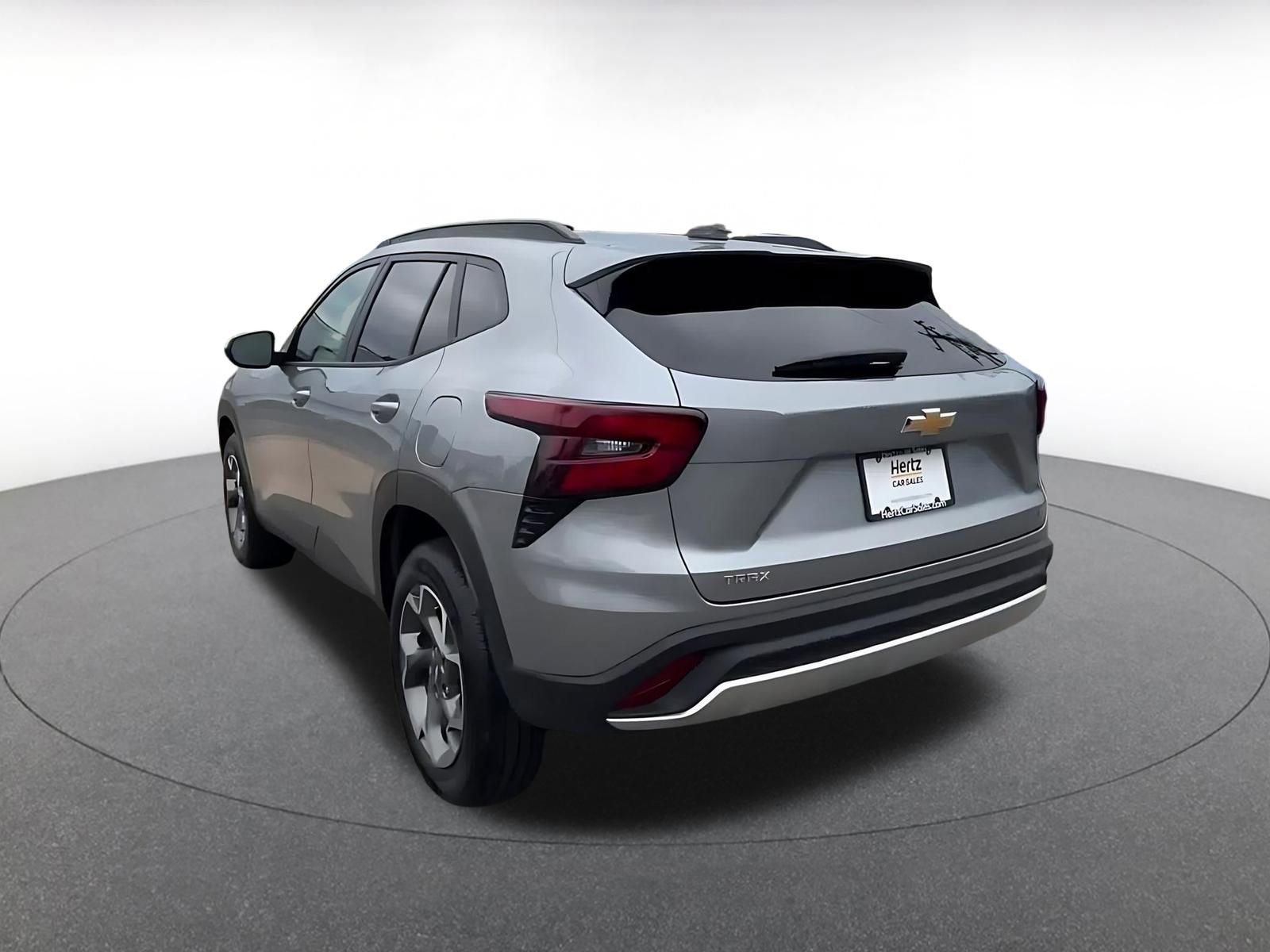 Used 2025 Chevrolet Trax LT FWD image 11