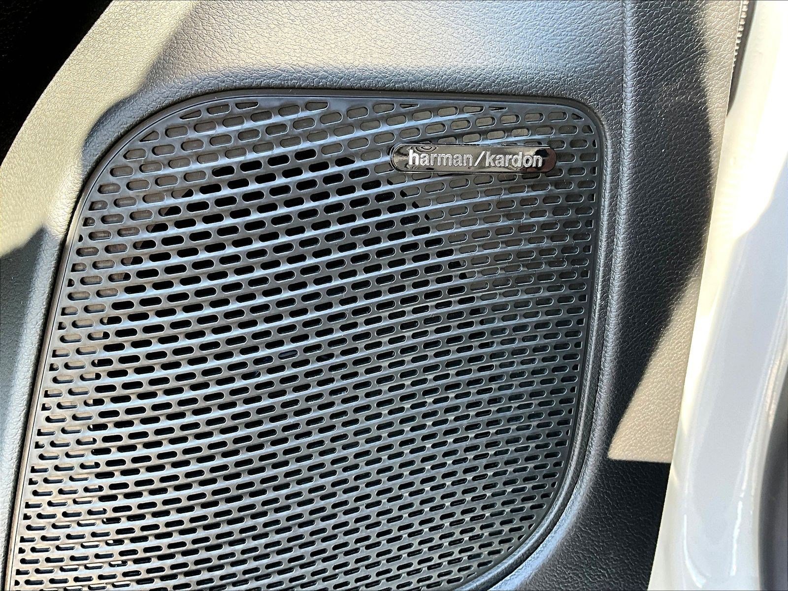 New 2027 Chrysler Pacifica Limited AWD/4WD image 25