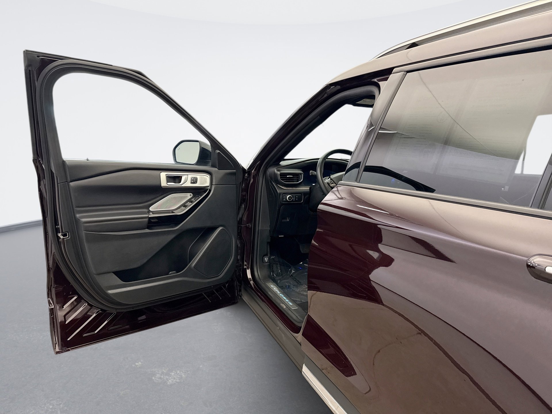 Used 2023 Ford Explorer Platinum w/ Premium Technology Package image 9