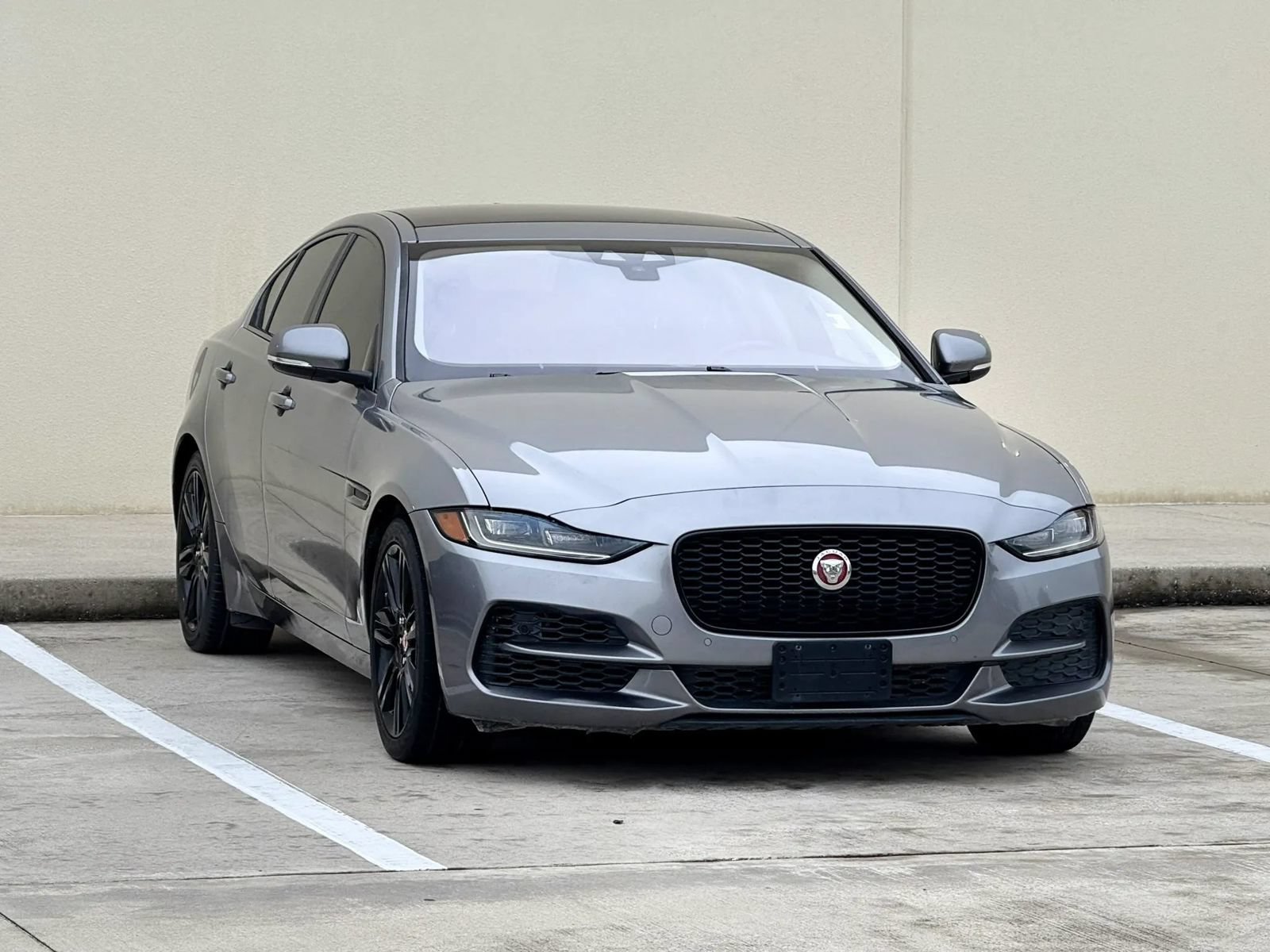 Used 2020 Jaguar XE S RWD image 9