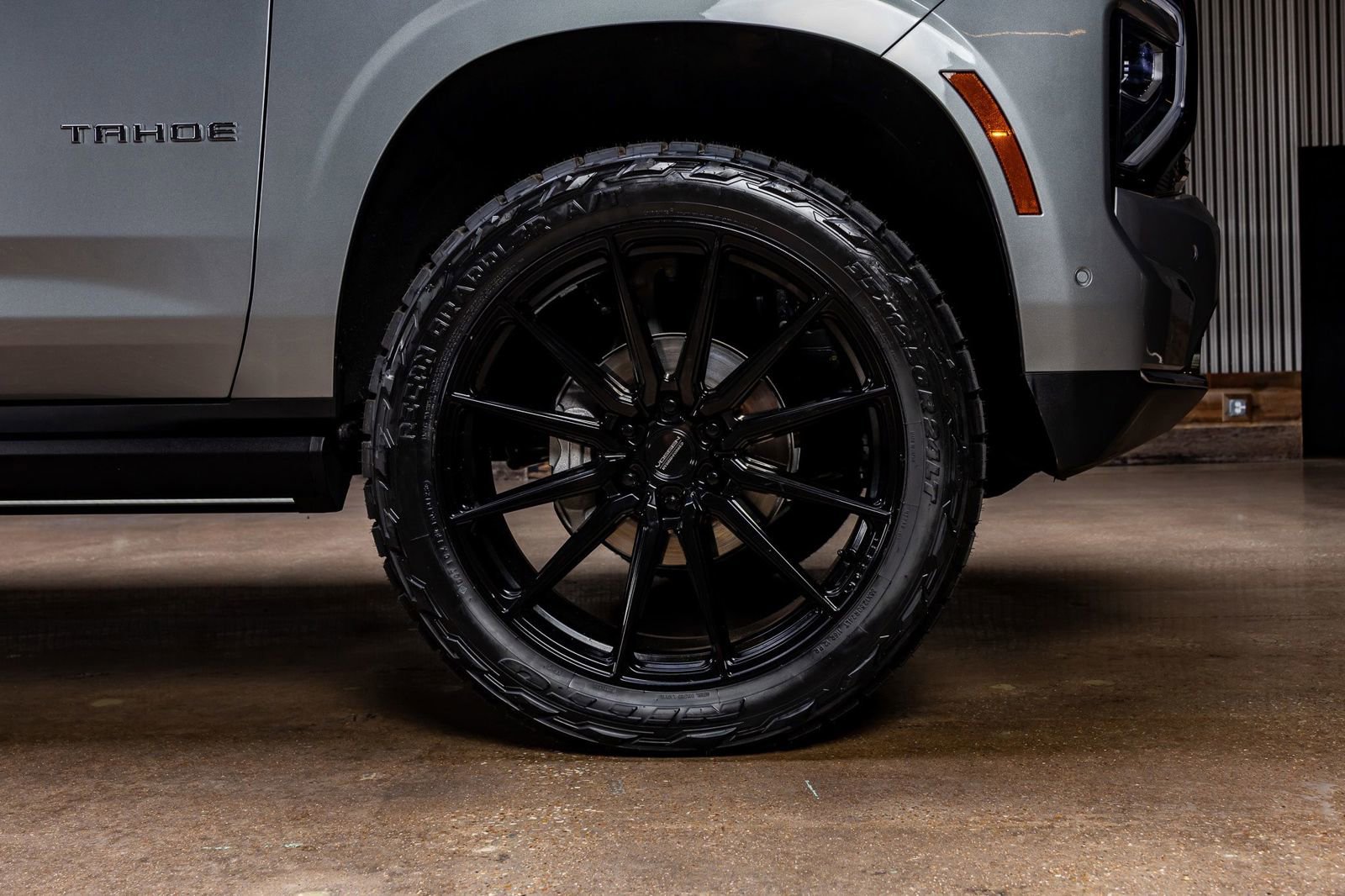 Used 2025 Chevrolet Tahoe High Country AWD/4WD image 12