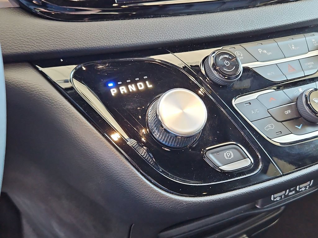 Used 2025 Chrysler Pacifica Select FWD image 20