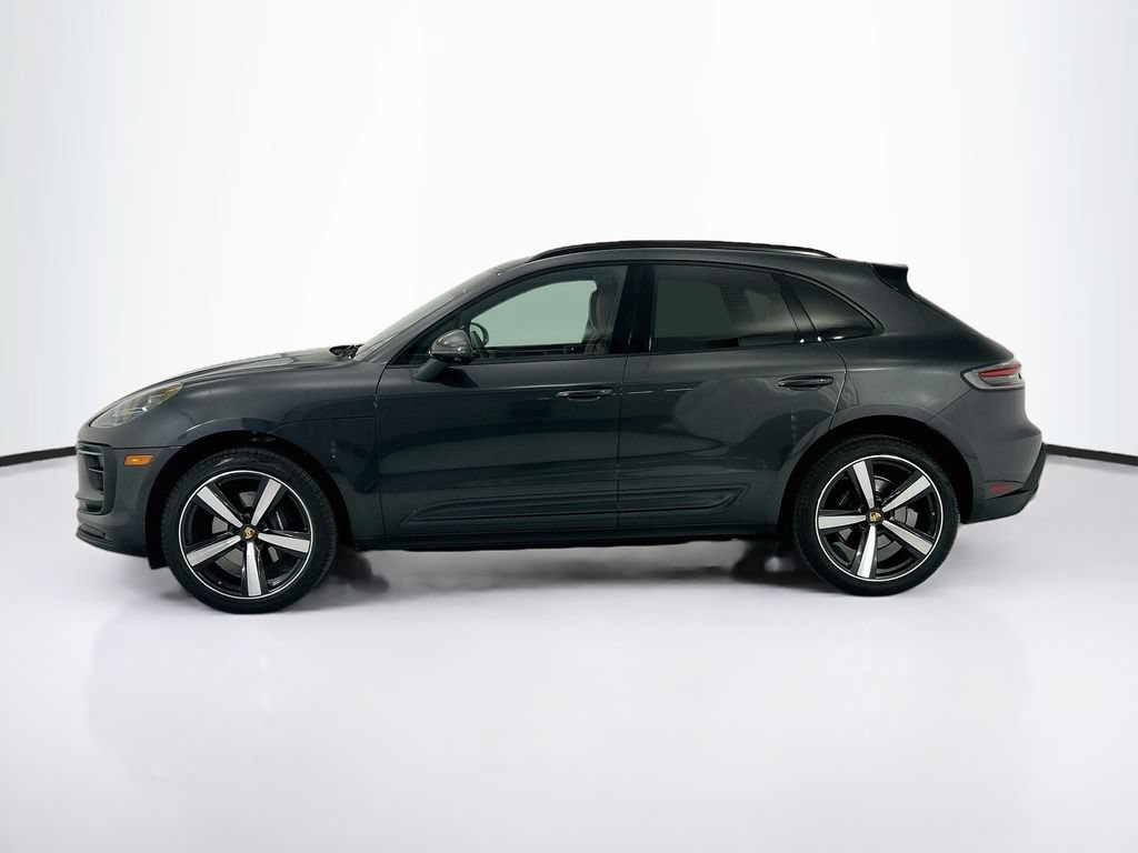 Certified 2025 Porsche Macan AWD/4WD image 2