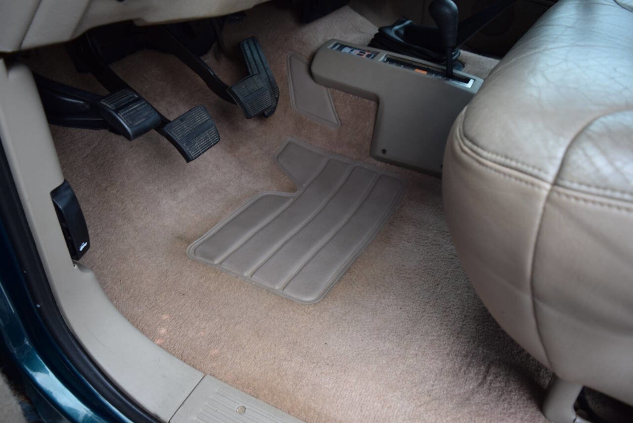 Used 1997 Chevrolet Silverado 1500 4x4 Regular Cab w/ Preferred Equipment Group 2 image 27