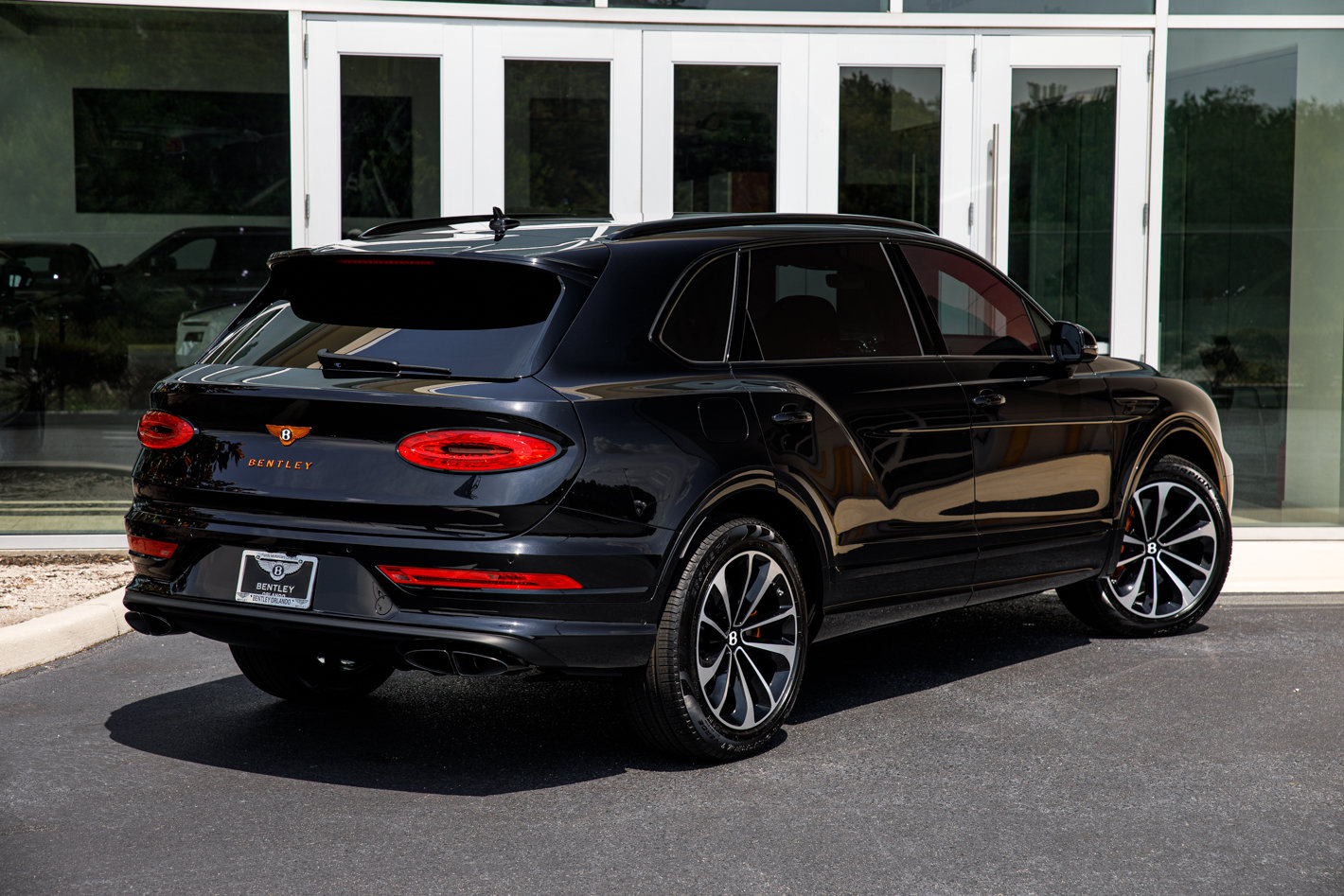 Certified 2023 Bentley Bentayga Extended Wheelbase AWD/4WD image 18