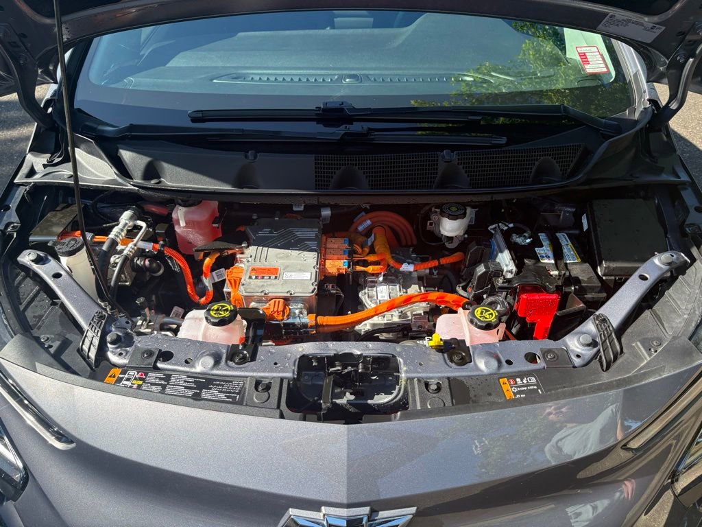 Used 2023 Chevrolet Bolt LT w/ Infotainment Package FWD image 24
