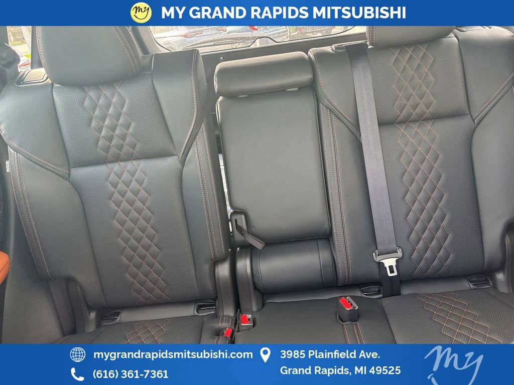 New 2025 Mitsubishi Outlander SEL image 16