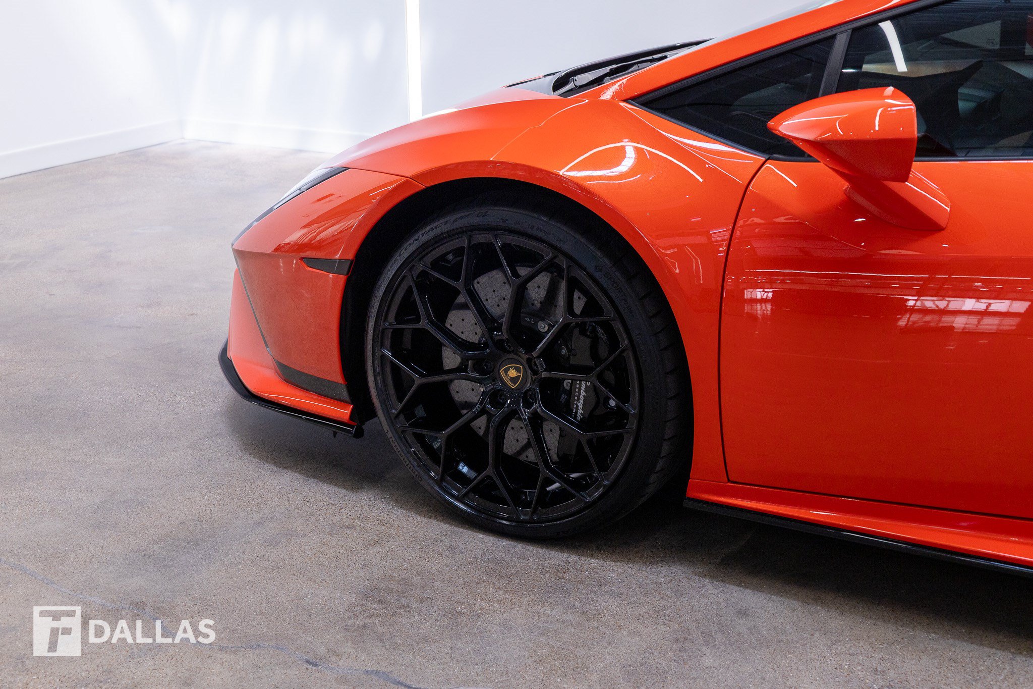 Used 2023 Lamborghini Huracan Tecnica RWD image 2